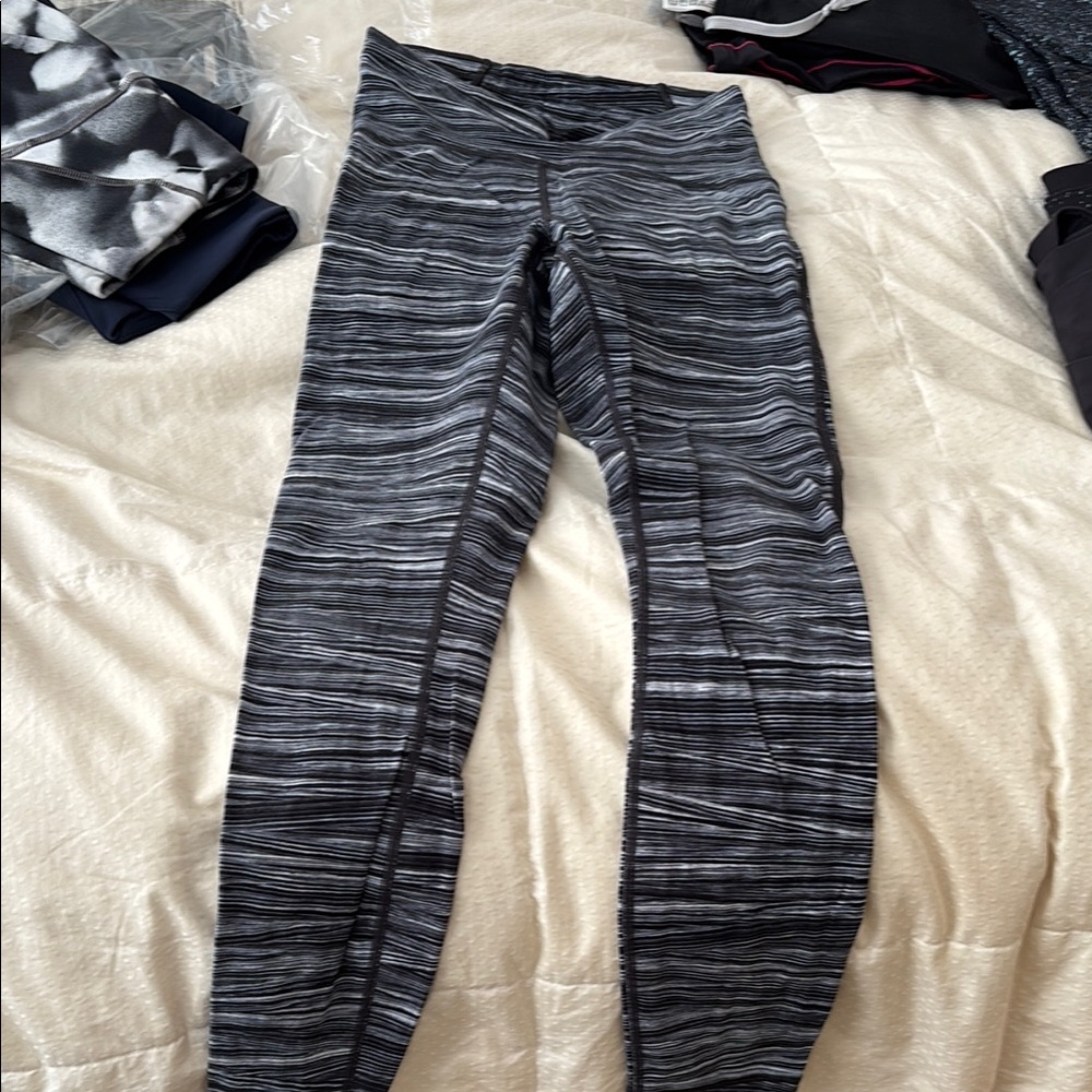 Lululemon 25” train times printed tight